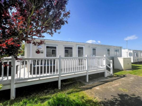 Stunning Caravan With Large Decking Close To Scratby Beach In Norfolk Ref 50017J